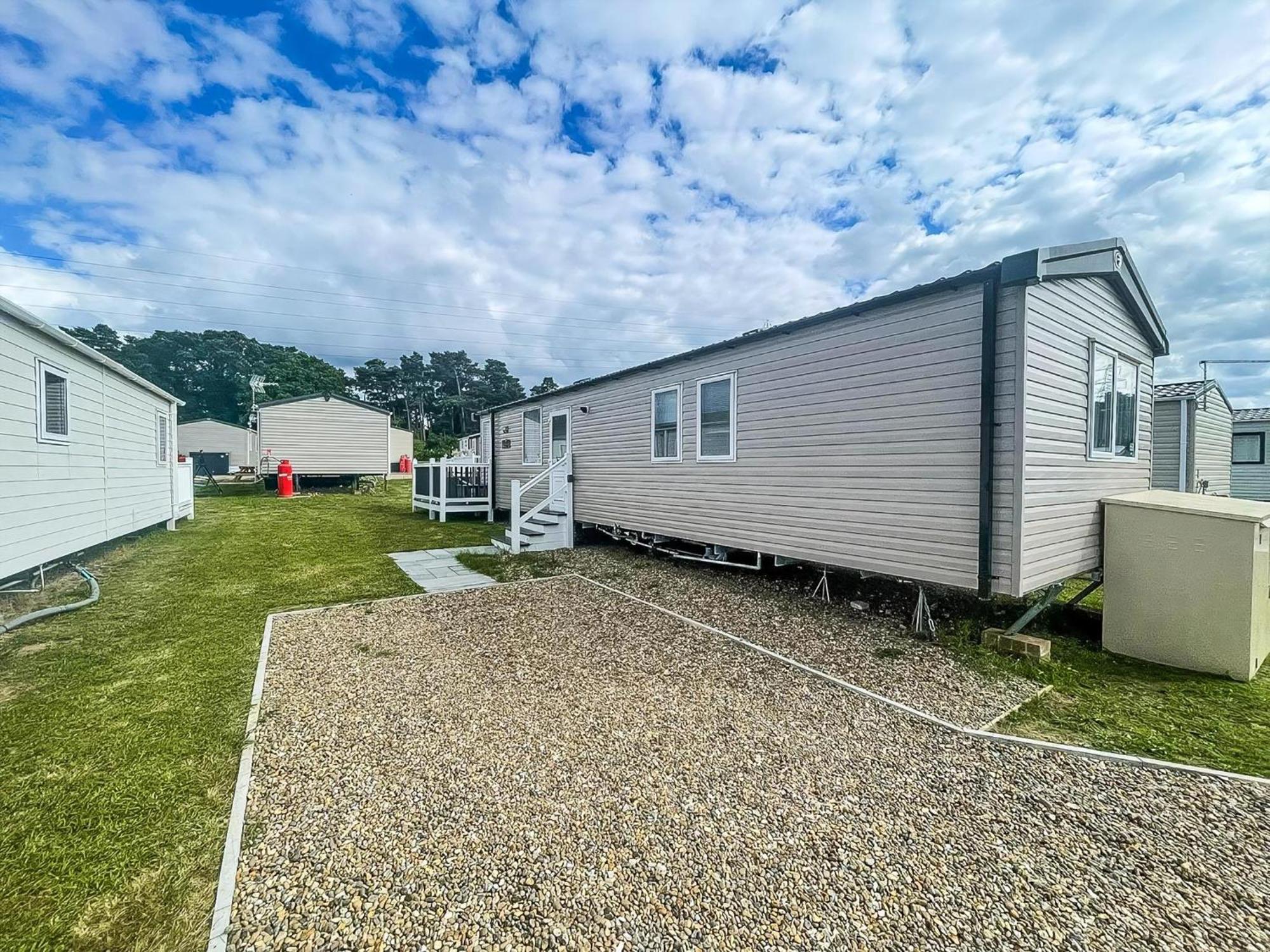Campsite Modern Caravan At Caldecott Hall With Decking In Norfolk, Sleeps 8 Ref 91068c *