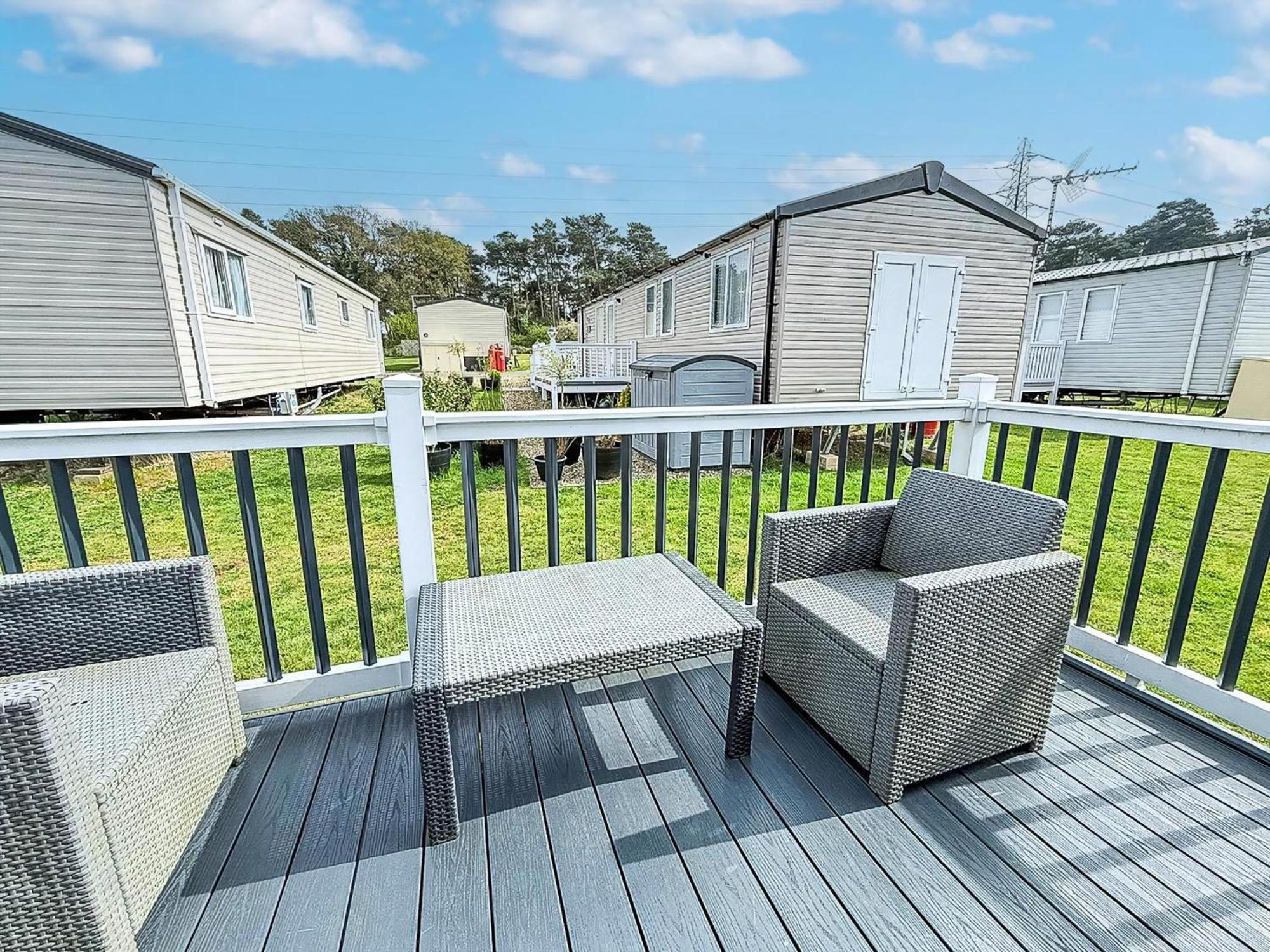 Campsite Modern Caravan At Caldecott Hall With Decking In Norfolk, Sleeps 8 Ref 91068c *