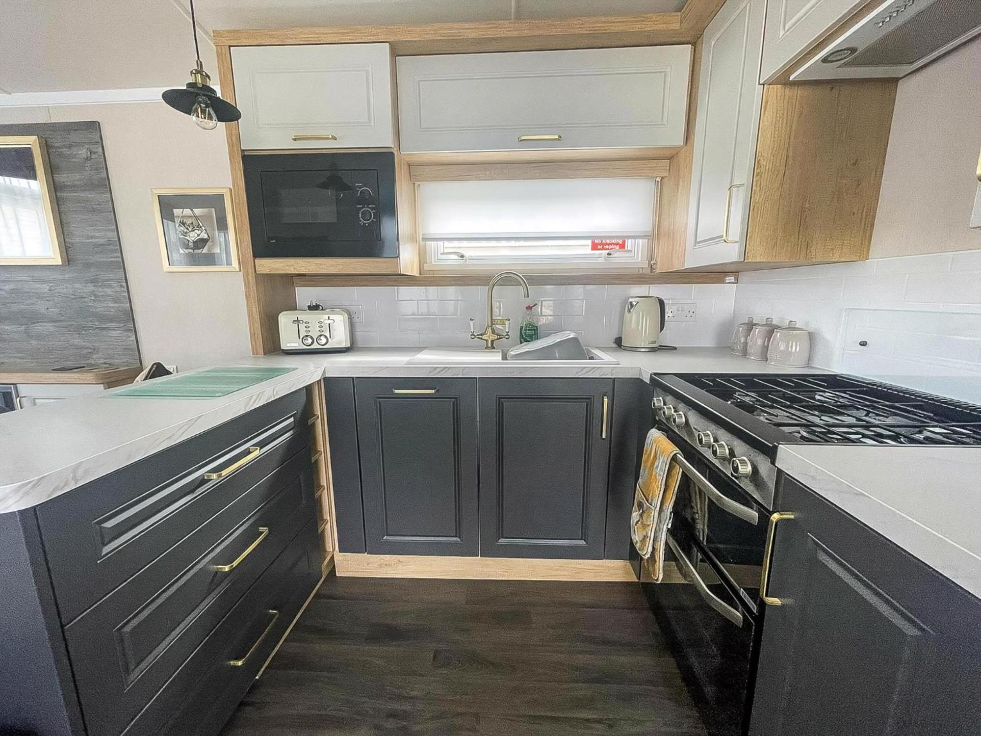 Parque de Campismo Modern Caravan At Caldecott Hall With Decking In Norfolk, Sleeps 8 Ref 91068c Great Yarmouth
