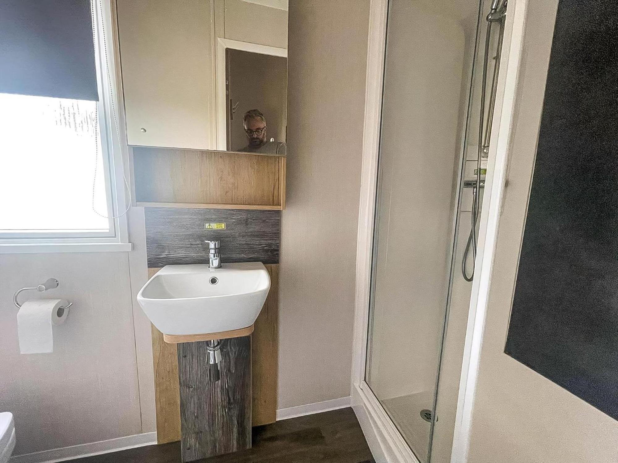 Modern Caravan At Caldecott Hall With Decking In Norfolk, Sleeps 8 Ref 91068c