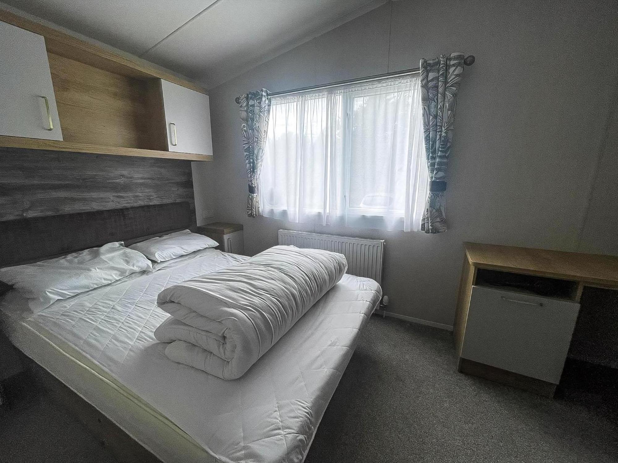 Modern Caravan At Caldecott Hall With Decking In Norfolk, Sleeps 8 Ref 91068c *